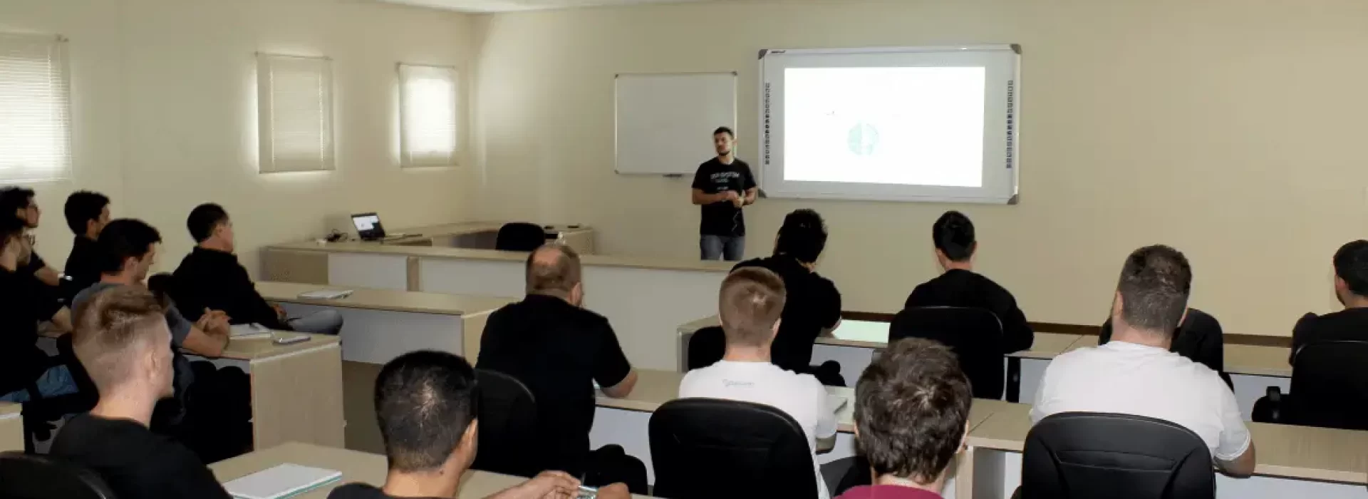 System promove tarde de treinamento a seus programadores